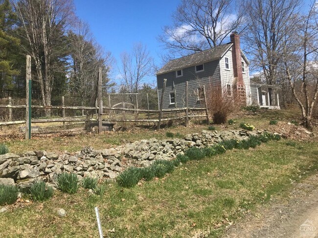 Foto del edificio - 286 Manor Rock Rd