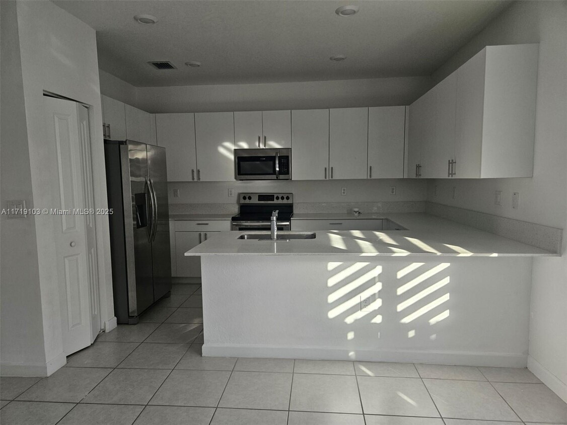 Foto del edificio - 12950 SW 233rd Terrace