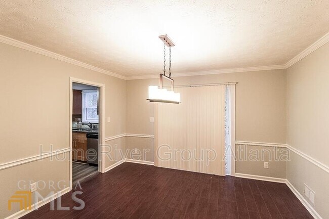 Building Photo - 5051 Golfbrook Dr