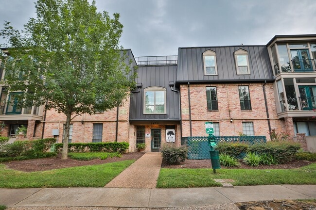 Building Photo - 2475 Underwood St