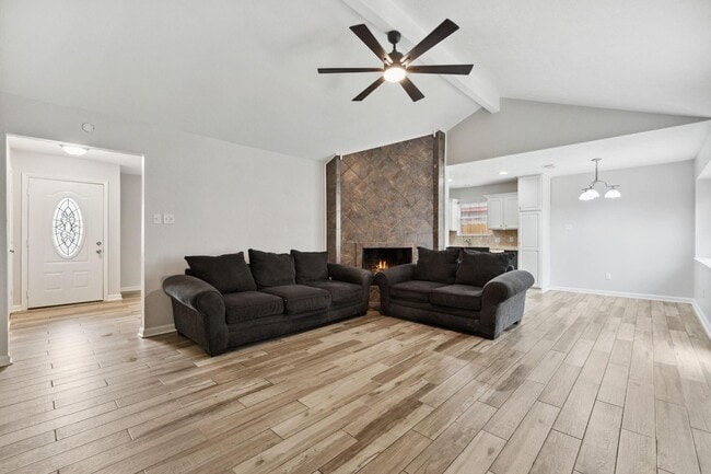 Building Photo - 4023 Broken Elm Dr