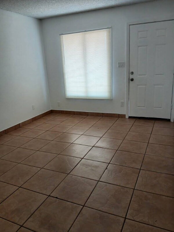 Foto principal - 2308 E Broadway Rd