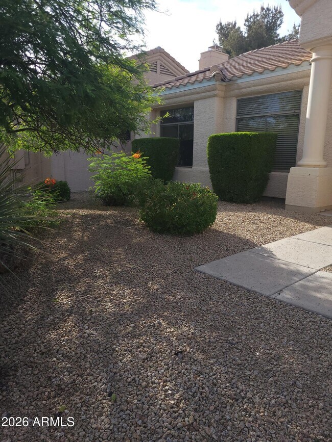Building Photo - 9756 E Pine Valley Rd