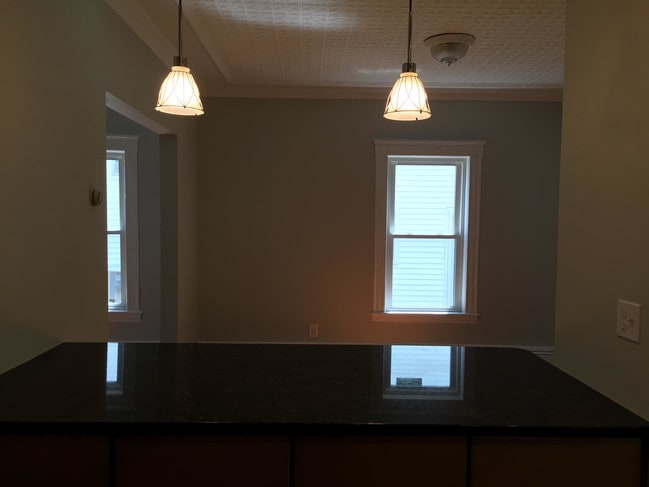 Building Photo - 592 Highland Ave