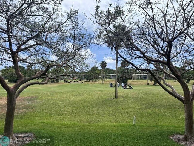 Foto del edificio - 804 Cypress Grove Ln