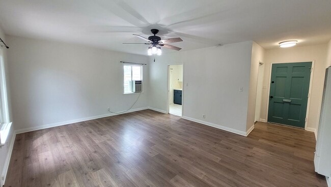 Foto del edificio - 3 Bed 2 Bath House Available Now!