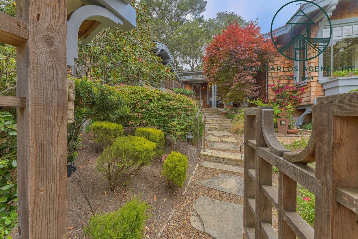 Foto principal - Charming Three Bedroom Carmel-by-the-Sea Home