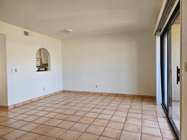 Foto del edificio - 611 W 13th St