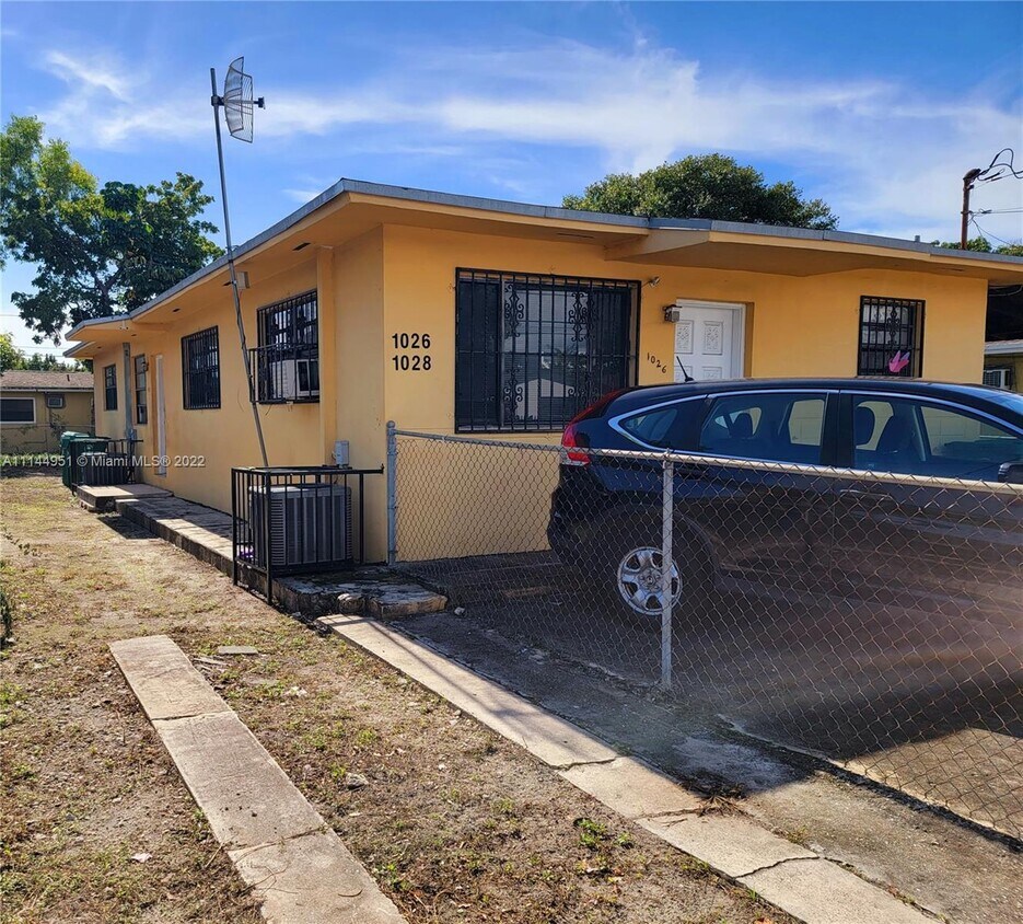 Building Photo - 1028 NW 26th St