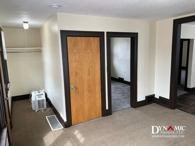 Foto del edificio - Upper Level 2 Bedroom, 1 Bathroom Duplex - Tenant Pays ALL Utilities