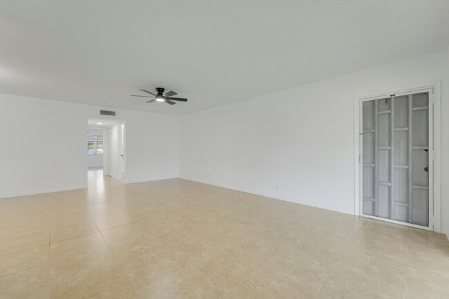Building Photo - 1142 Cir Terrace W