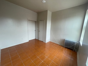 Building Photo - 636 Sheffield Ave