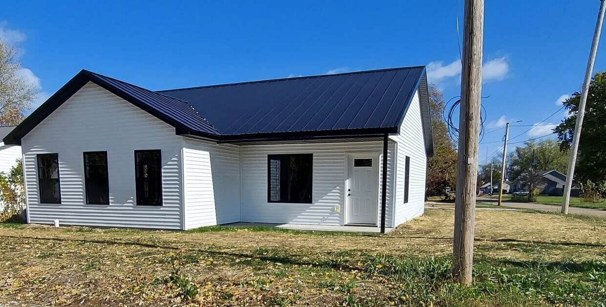 Building Photo - 1368 Onie St
