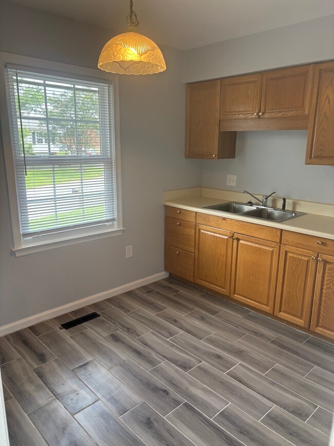 Building Photo - 720 Pyrtle Dr