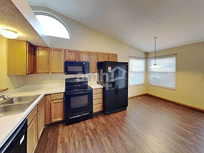 Foto del edificio - 1465 Pinestone Dr