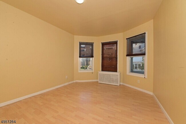 Building Photo - 263 N 7th St