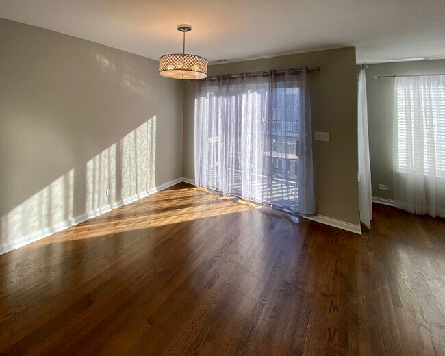 Building Photo - 2775 Woodmere Dr
