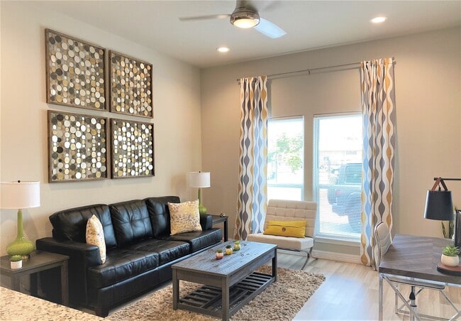 Building Photo - 3144 Southmore Blvd