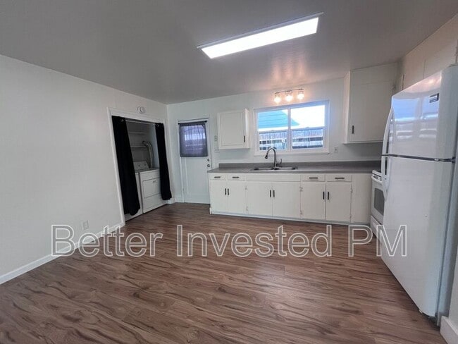 Foto del edificio - 866 Brigham Ave