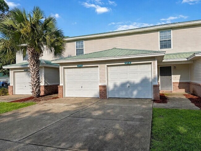 Foto del edificio - "Charming 2-Bed Townhouse Oasis - Prime Fort Walton Beach Location!"