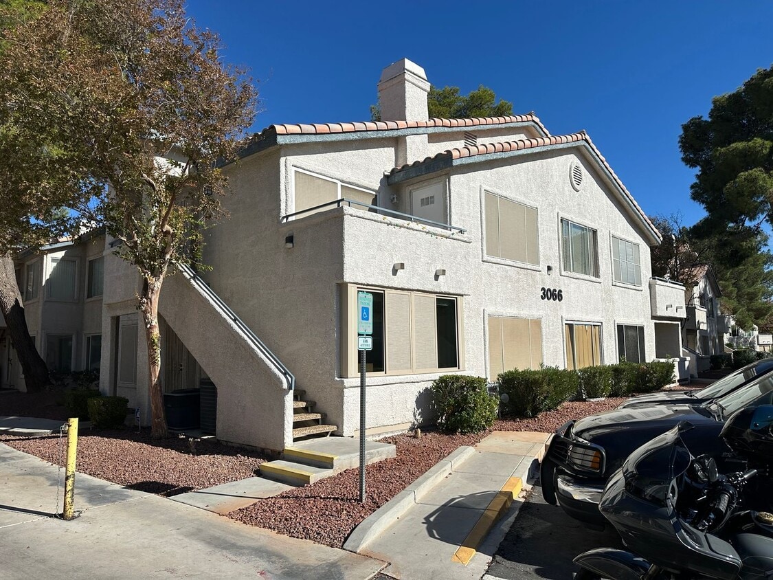 Primary Photo - Las Vegas 2 bedroom condo for rent.