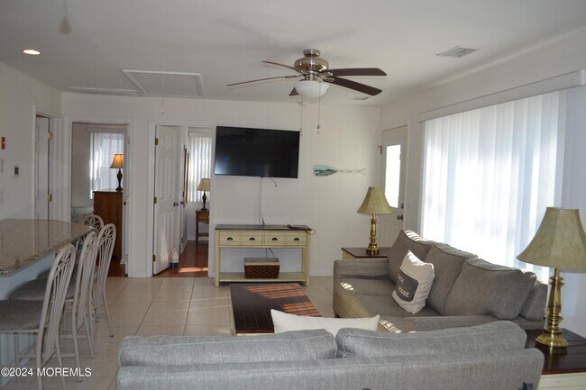 Foto del edificio - 1707 Baltimore Ave