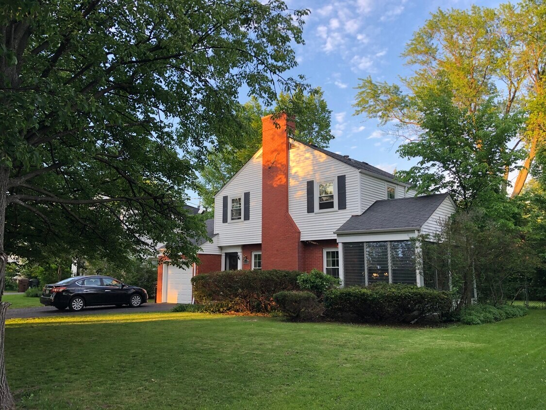 Primary Photo - 9323 Crawford Ave