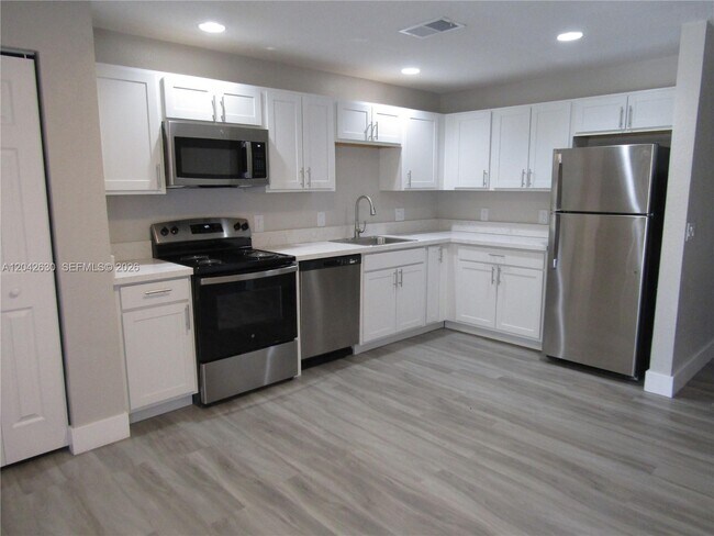 Building Photo - 2703 Ansel Ave S