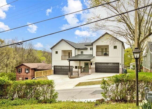 Foto del edificio - 215 E Center St