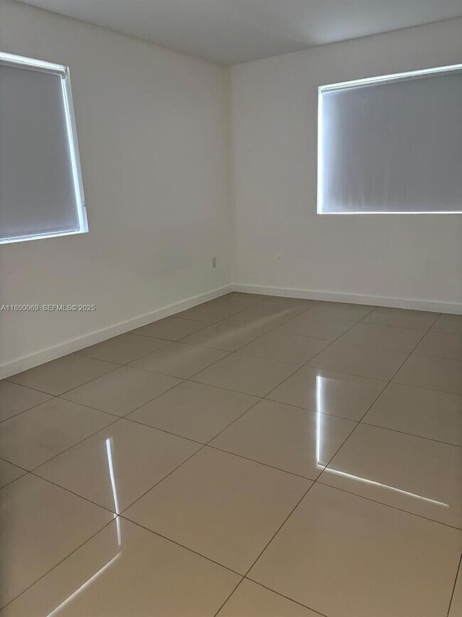 Foto del edificio - 423 E 27th St