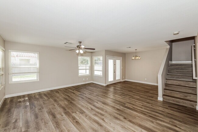 Building Photo - 2010 Waverly Cir