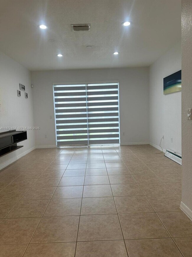 Foto del edificio - 8936 SW 18th St
