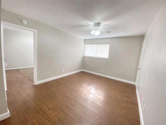 Foto del edificio - 1141 N Durham Dr