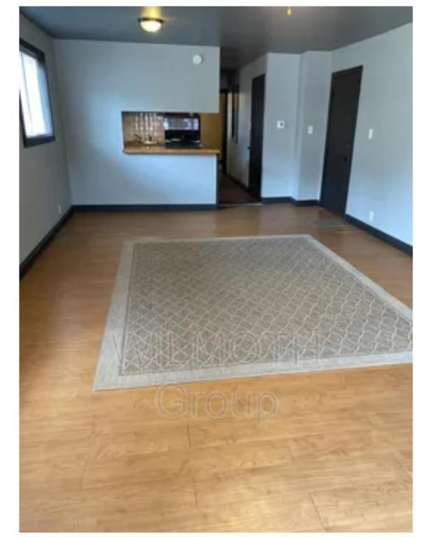 Foto del edificio - 4006 E 10th St
