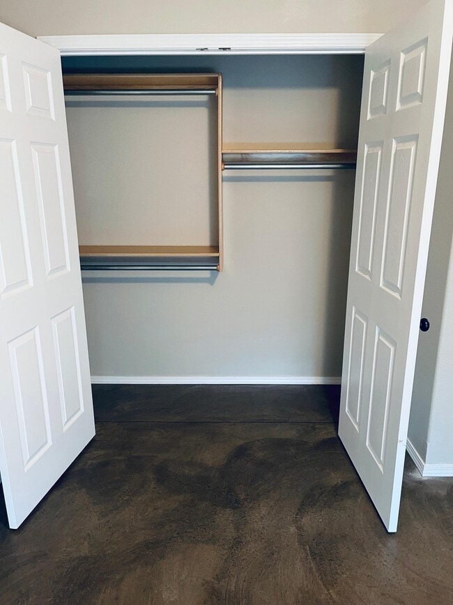 Building Photo - 530 W Meadow Creek Cir