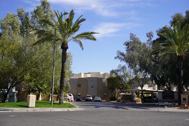 Building Photo - 4850 E Desert Cove Ave