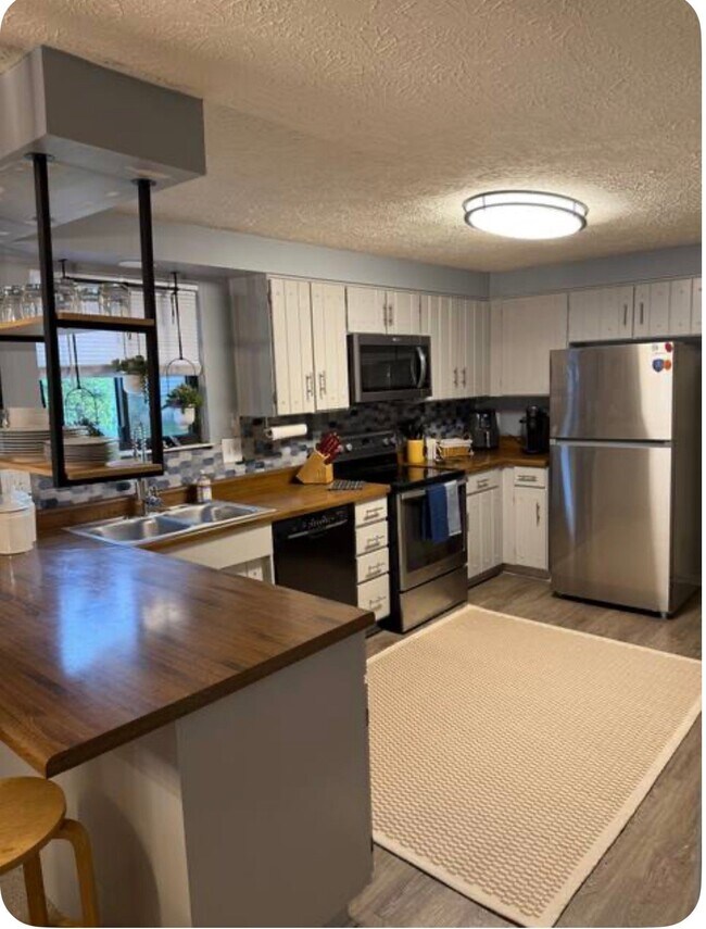 Foto del edificio - 8056 Pebble Creek Ct