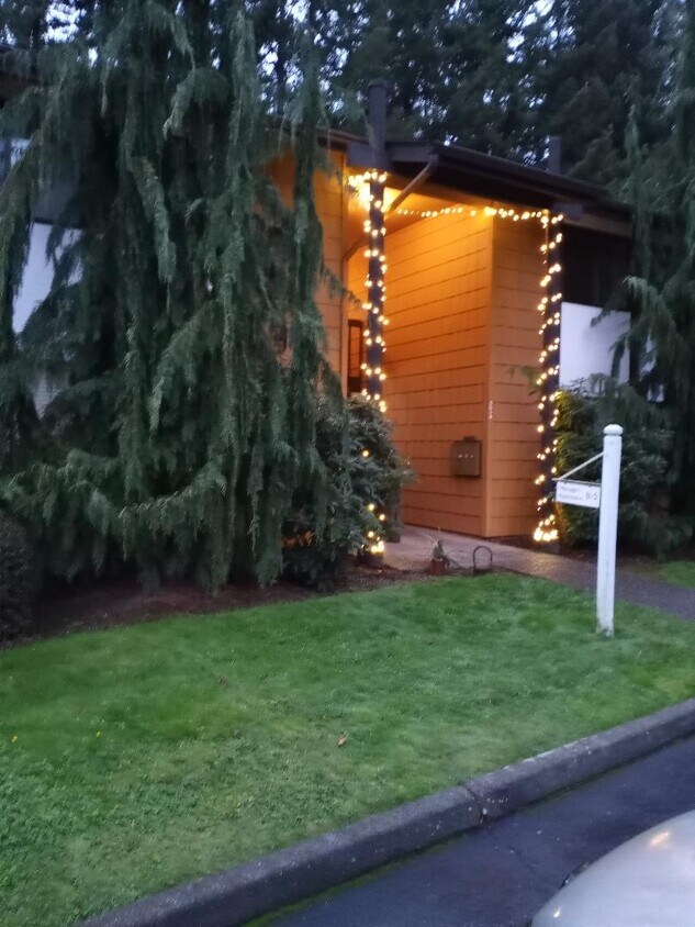 Foto principal - 2607 NE 195th Ln