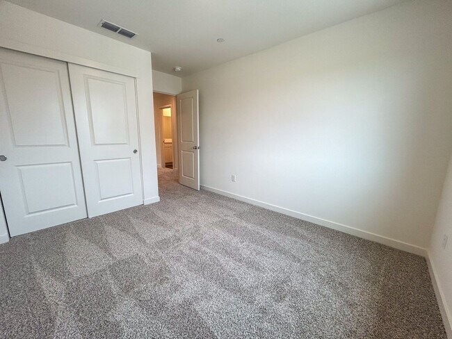 Foto del edificio - NEW BUILD HOME - Comfortable Living in a New Redding Neighborhood