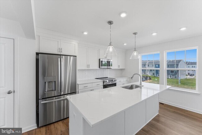 Building Photo - 501 Fontana Cir