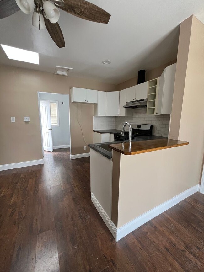 Foto del edificio - 3 Bedroom 1.5 Bath Back house