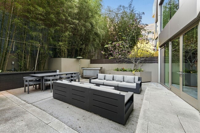 Building Photo - 2121 Webster St