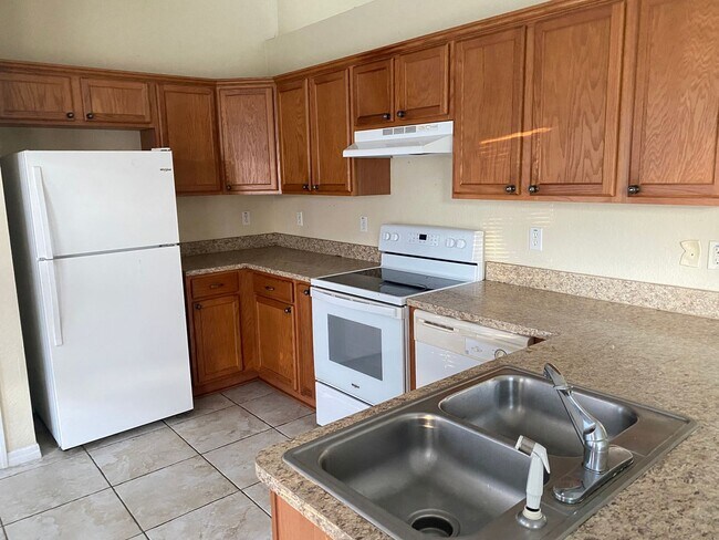 Foto del edificio - Tiled 3/2/2 available now!