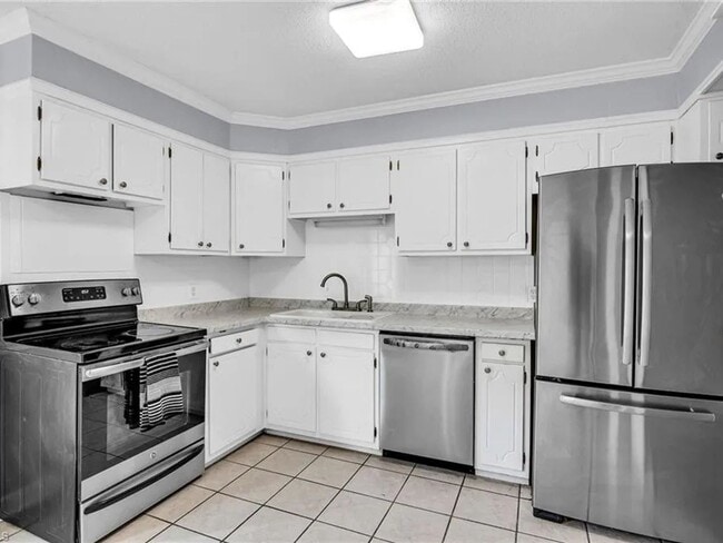 Building Photo - 2 Bedroom Condo in Clemmons near Publix