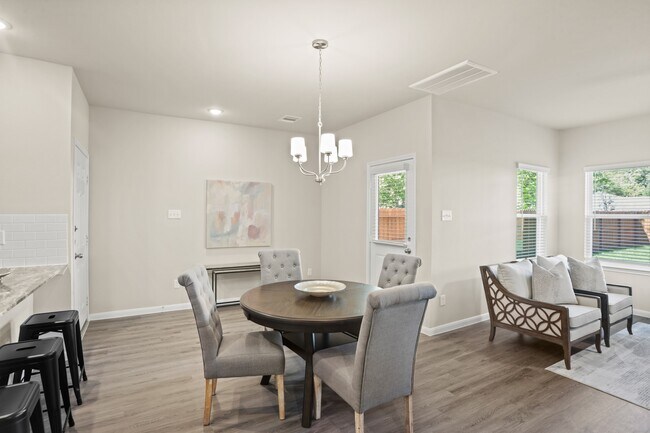 Foto del edificio - 3510 Lazy J Dr