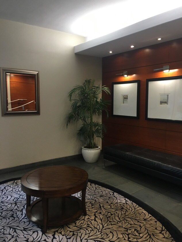 Primary Photo - 4950 N Marine Dr
