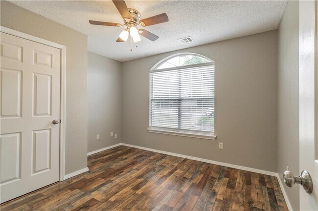 Foto del edificio - 1245 S Camellia Ln