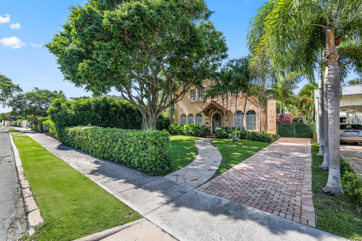 Foto principal - 325 Greymon Dr