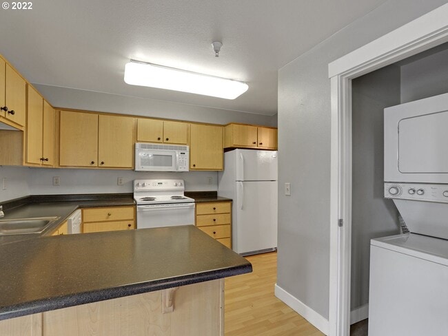 Building Photo - Stylish Condo with Abundant Natural Light-...