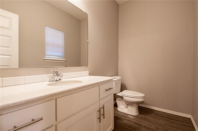 Foto del edificio - **MOVE IN SPECIAL $300 off first month rent**Charming 3-Bed and 3 full bath Home